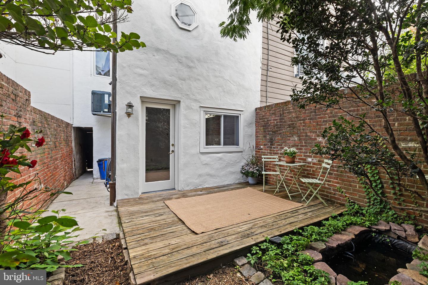 1038 N Leithgow St Property Photo 16