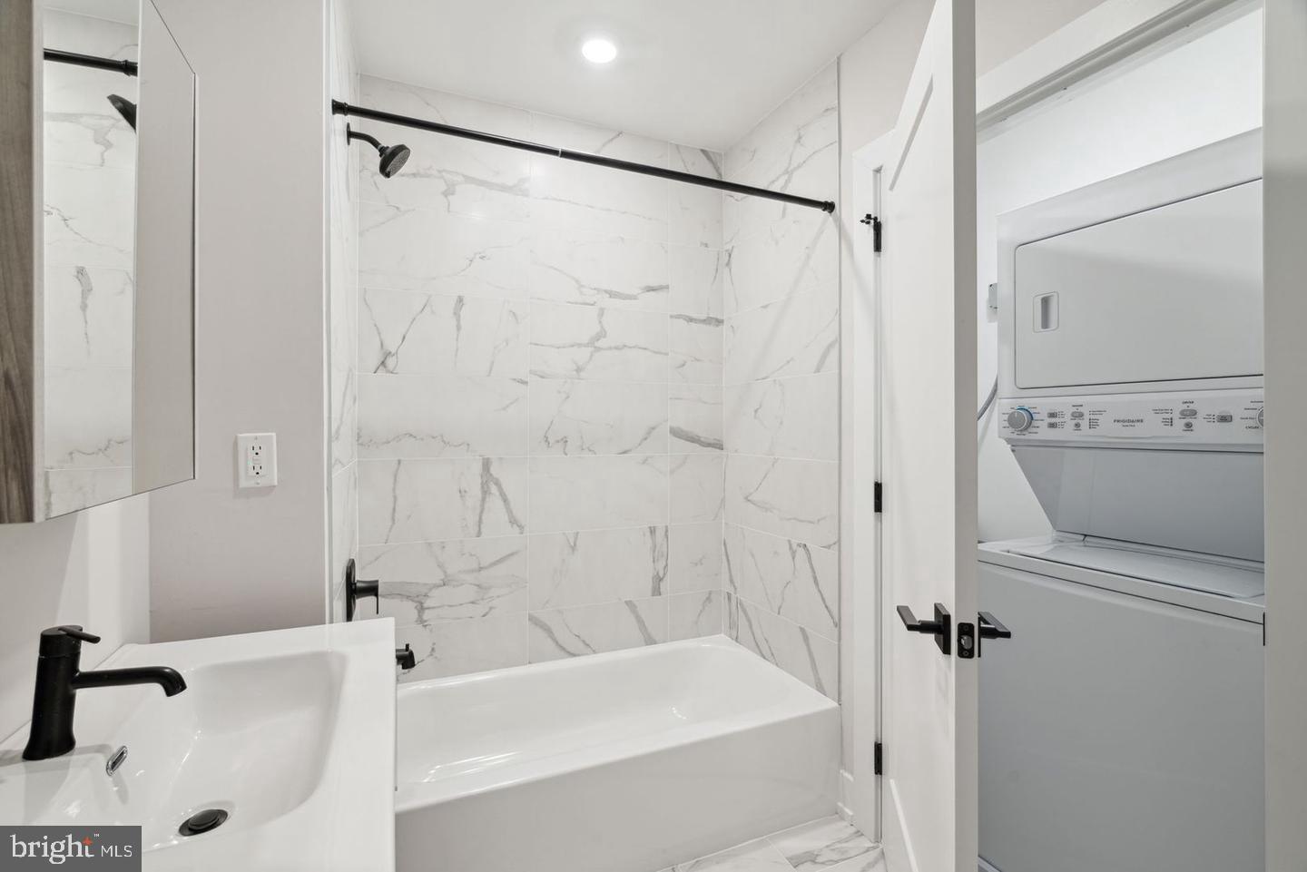 720 W Thompson St #203 Property Photo 13