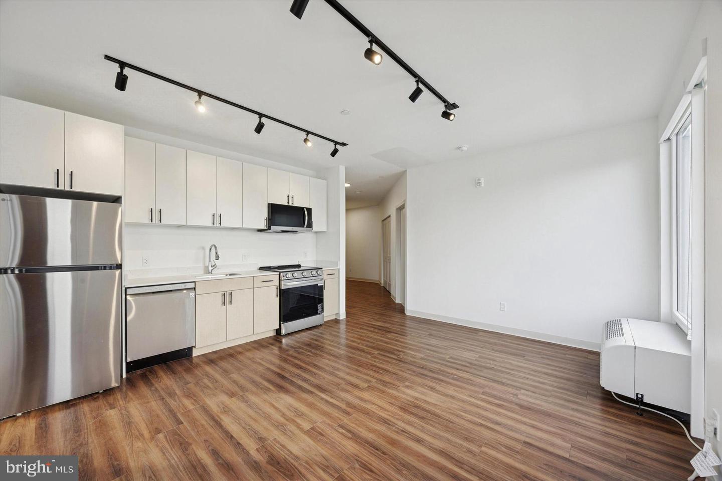4240 Chestnut St #301 Property Photo 5