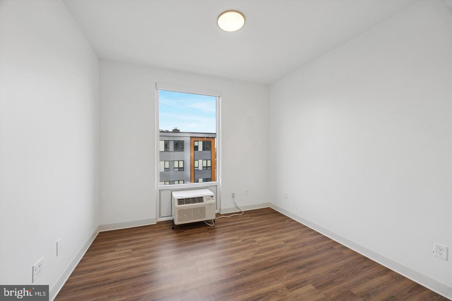 4240 Chestnut St #301 Property Photo 6
