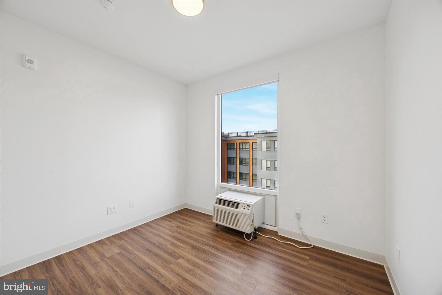 4240 Chestnut St #301 Property Photo 7