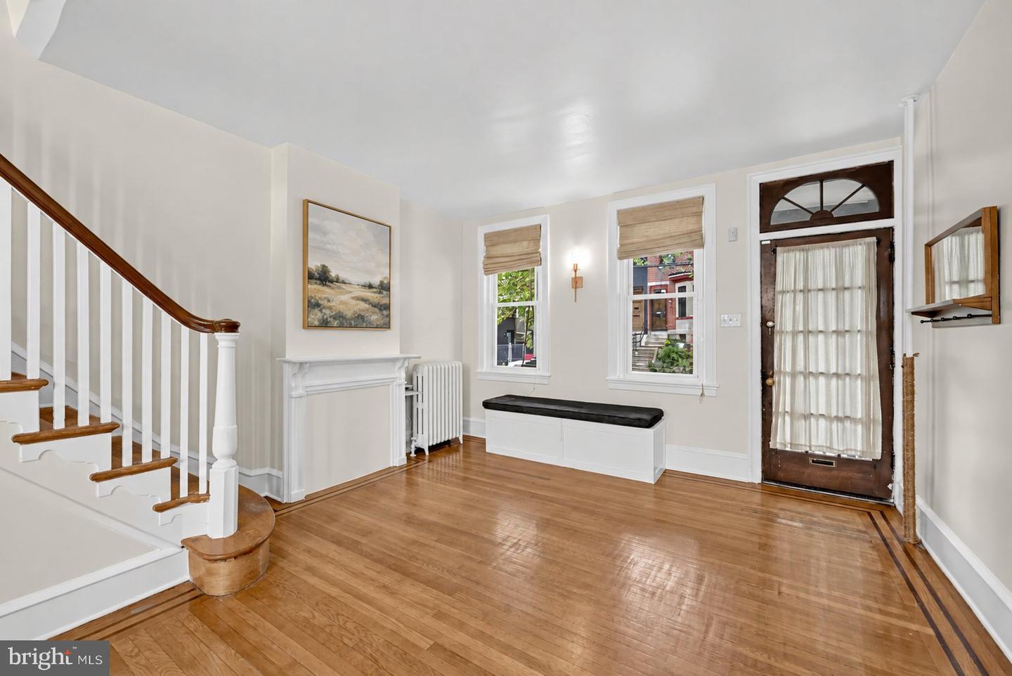 2915 Cambridge St Property Photo 4
