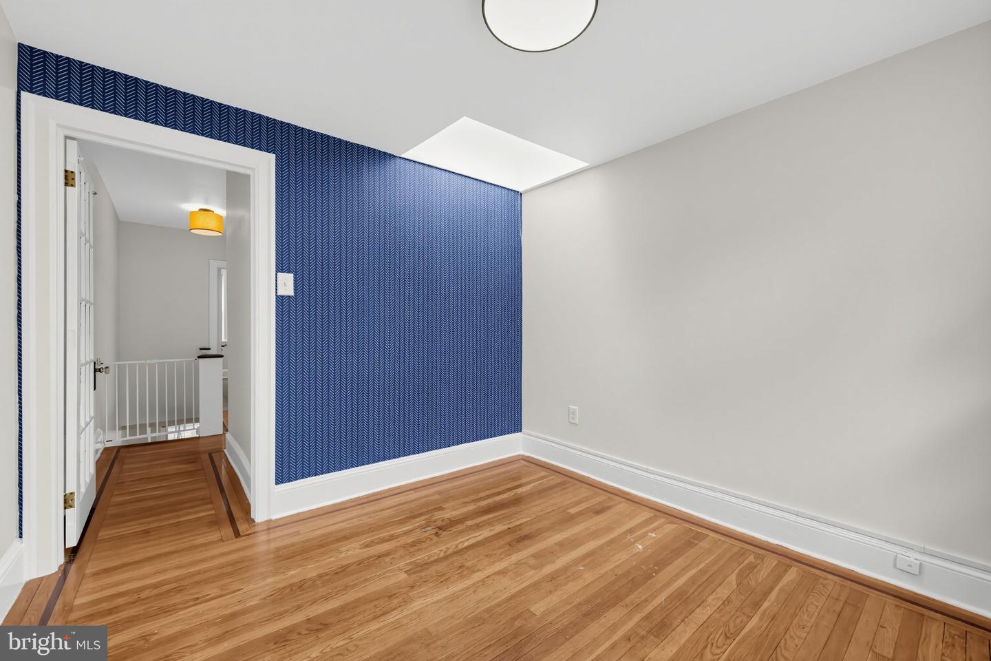 2915 Cambridge St Property Photo 11