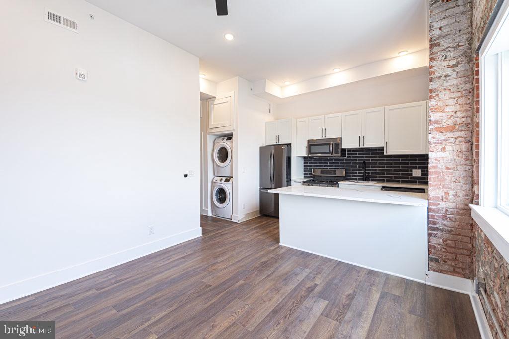 1211 Bainbridge St #unit 3c Property Photo 1