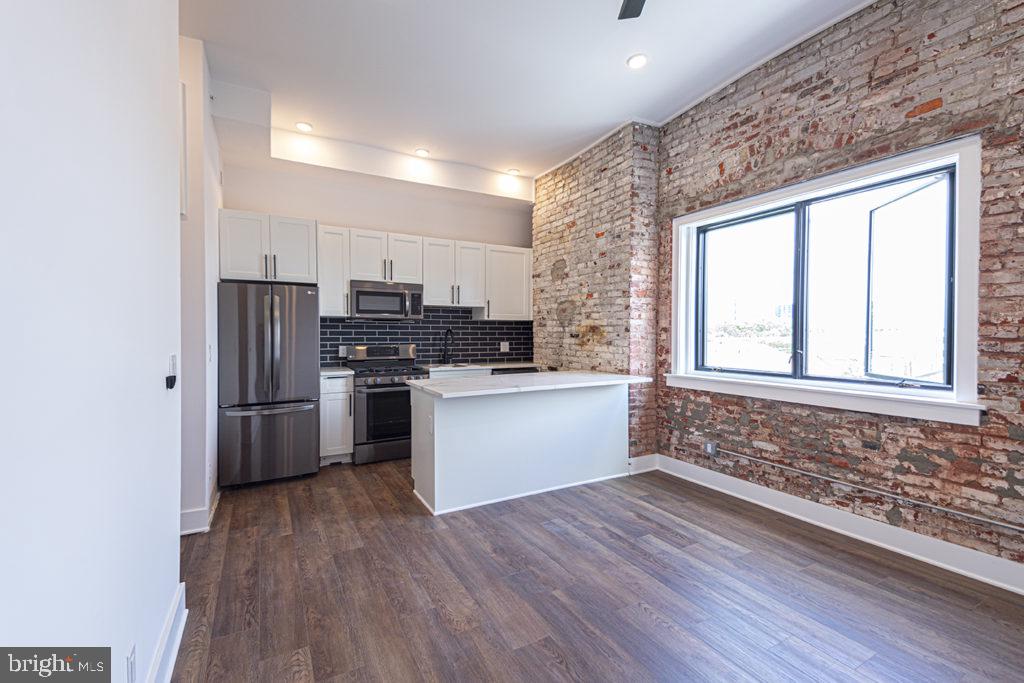 1211 Bainbridge St #unit 3c Property Photo 2