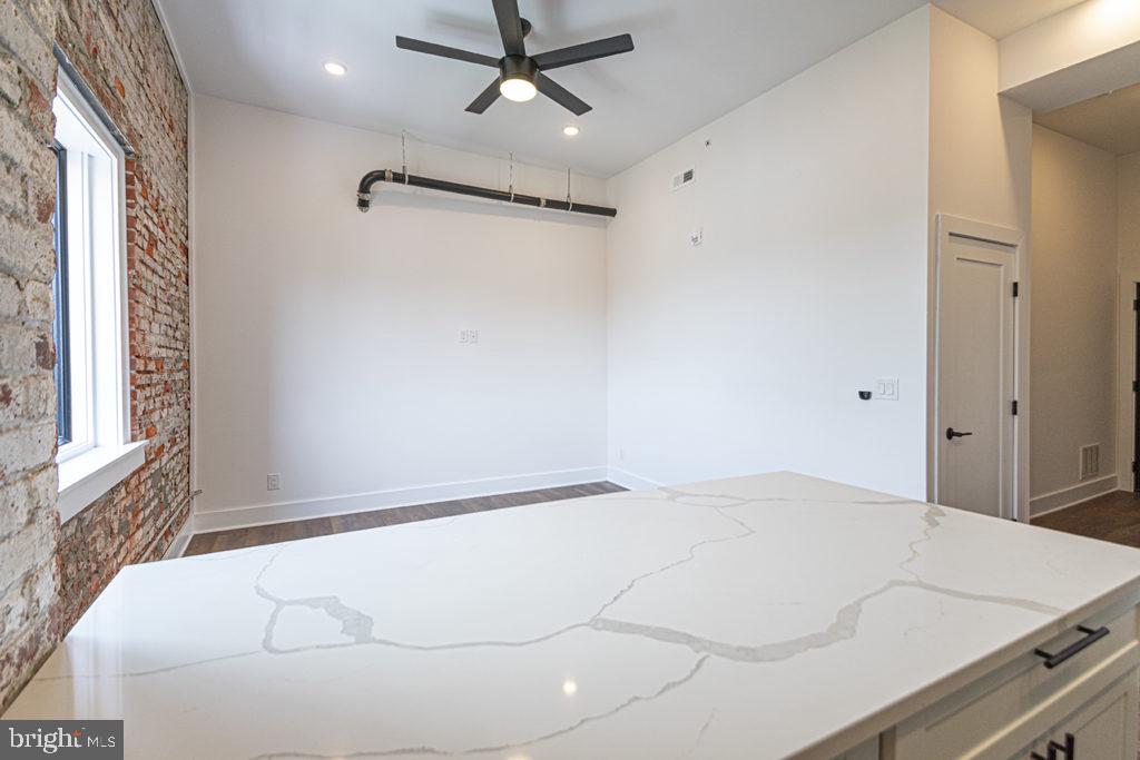 1211 Bainbridge St #unit 3c Property Photo 4
