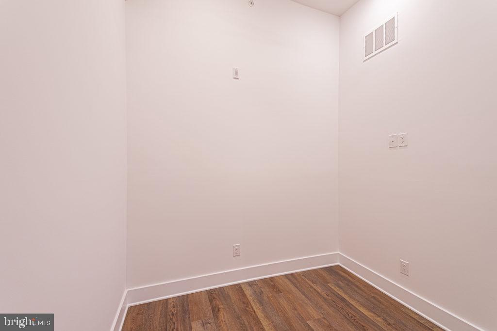 1211 Bainbridge St #unit 3c Property Photo 8