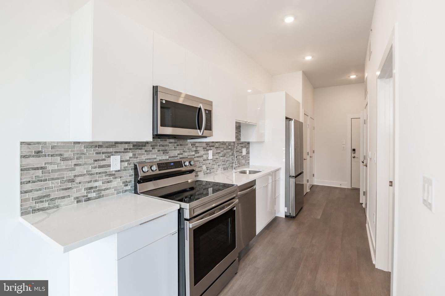 813 N Broad St #unit 413 Property Photo 3