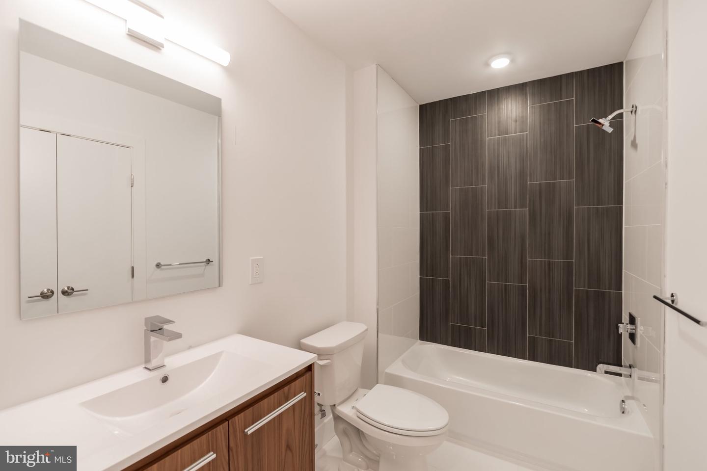 813 N Broad St #unit 413 Property Photo 7