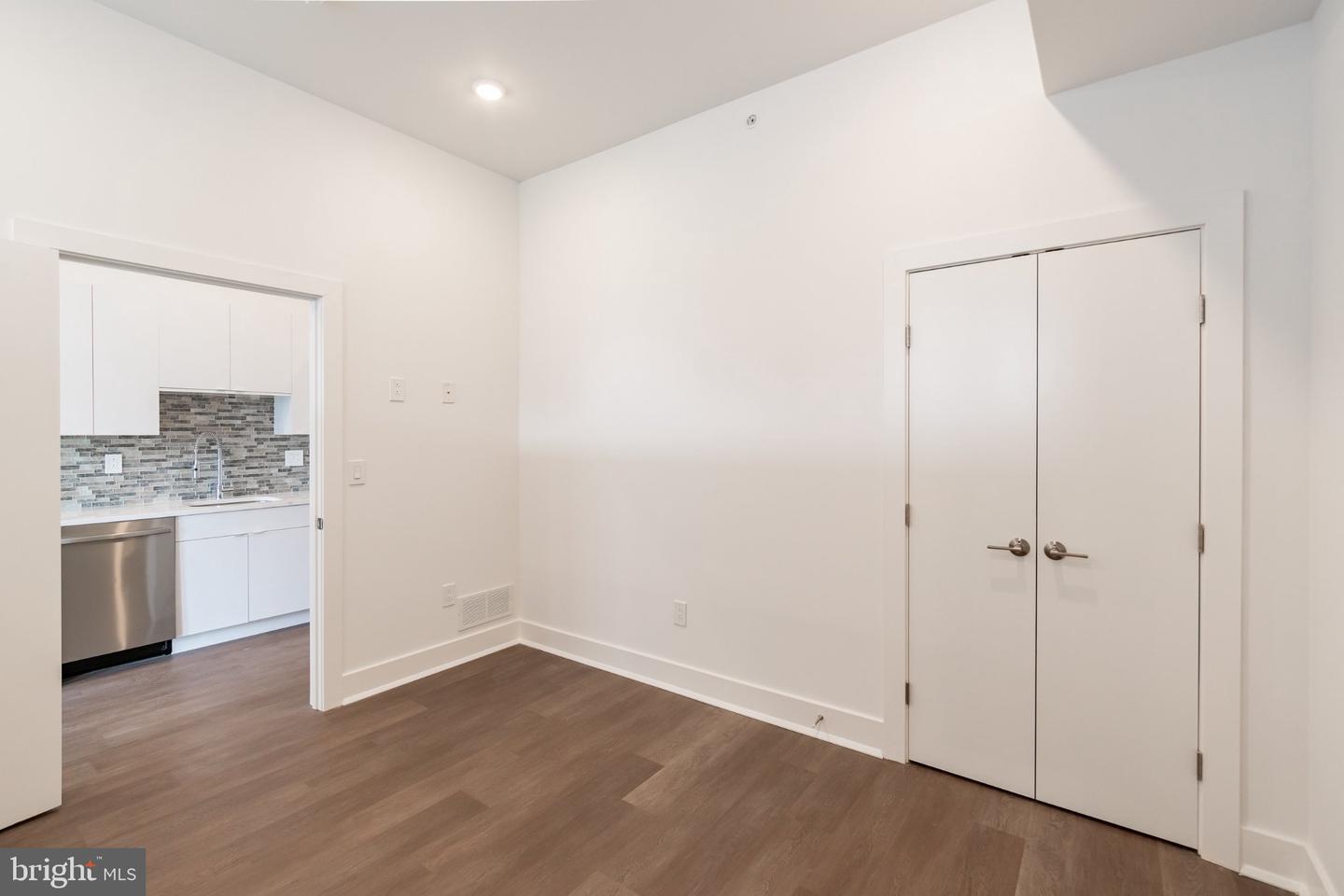 813 N Broad St #unit 413 Property Photo 10