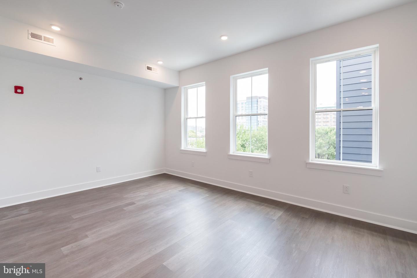 813 N Broad St #unit 413 Property Photo 13