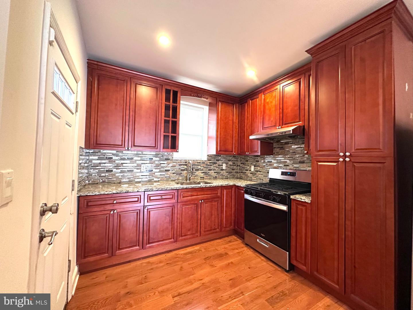 2251 Jackson St Property Photo 5