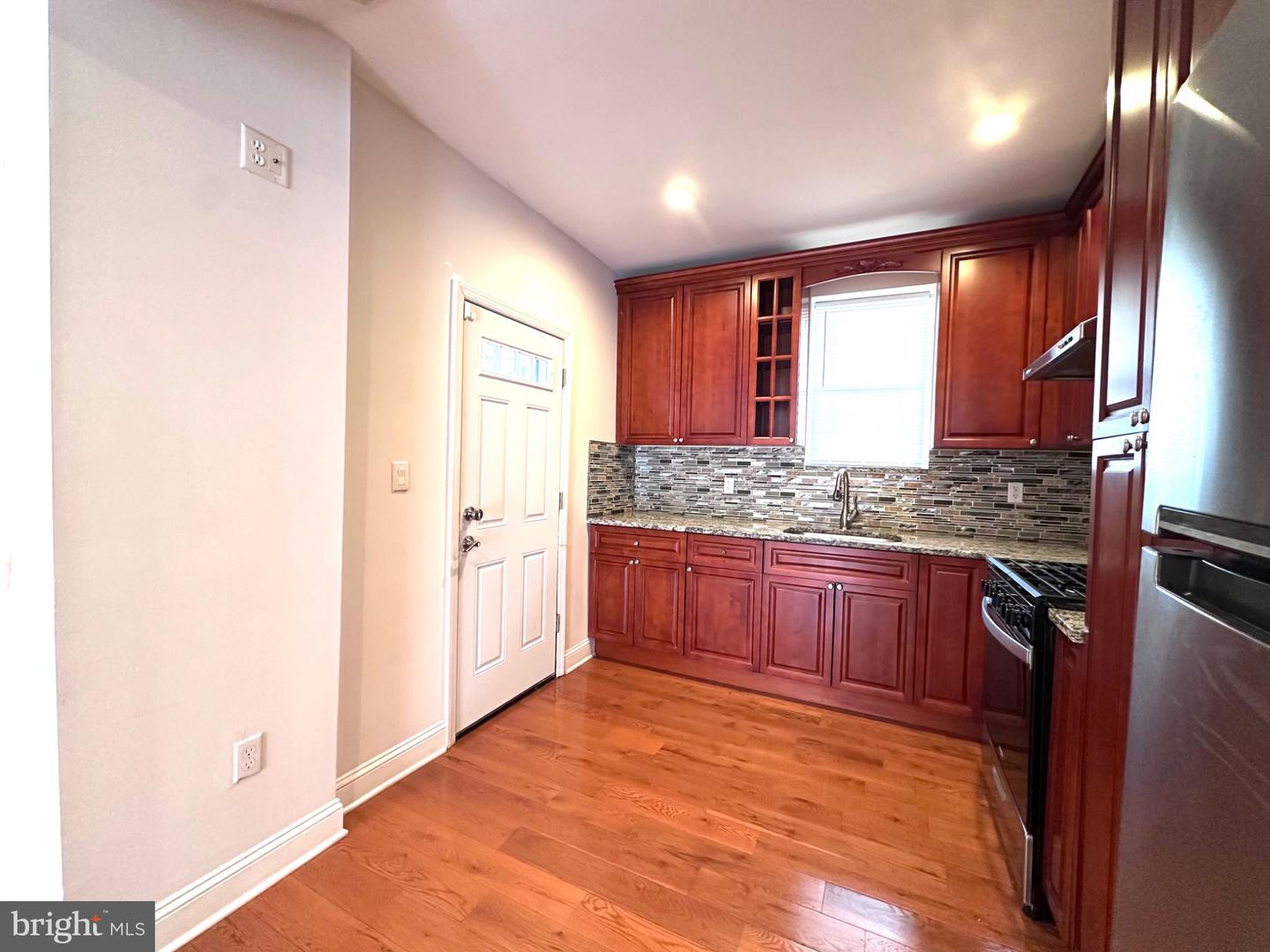 2251 Jackson St Property Photo 6