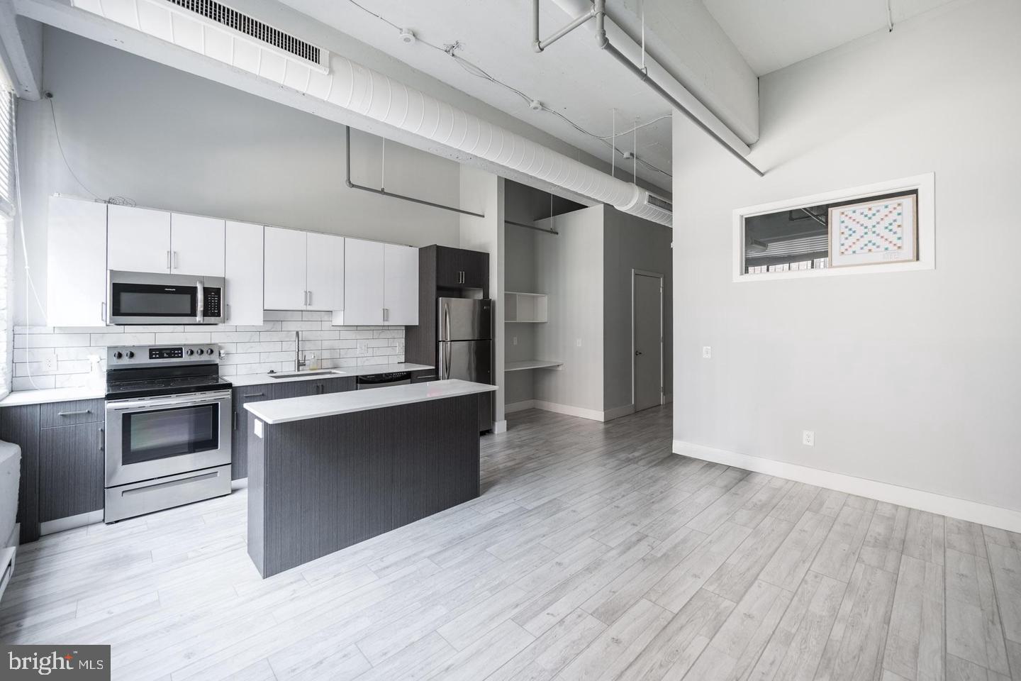 412-26 S 13th St #unit 307 Property Photo 4