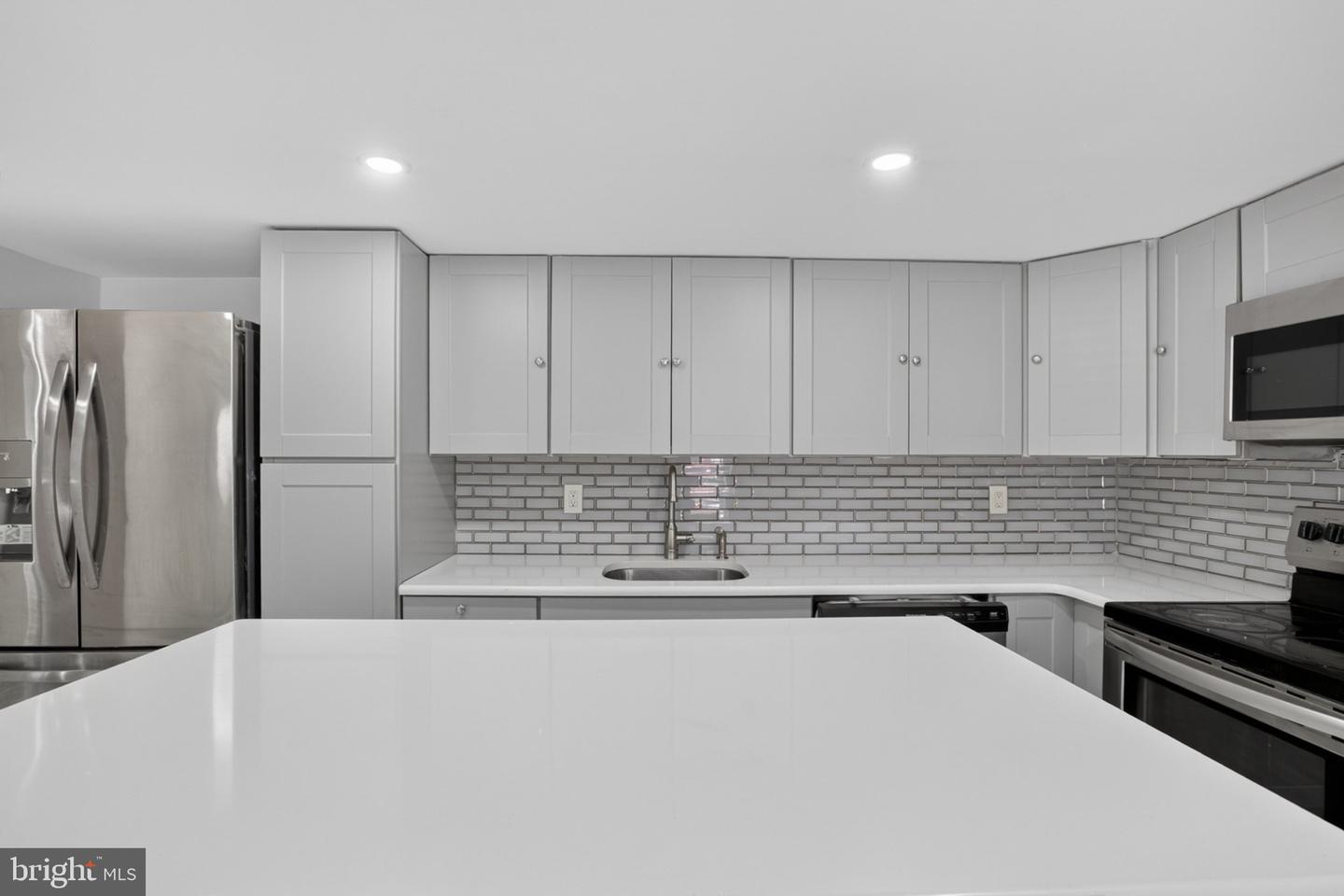 5340 NEWHALL ST Property Photo 1