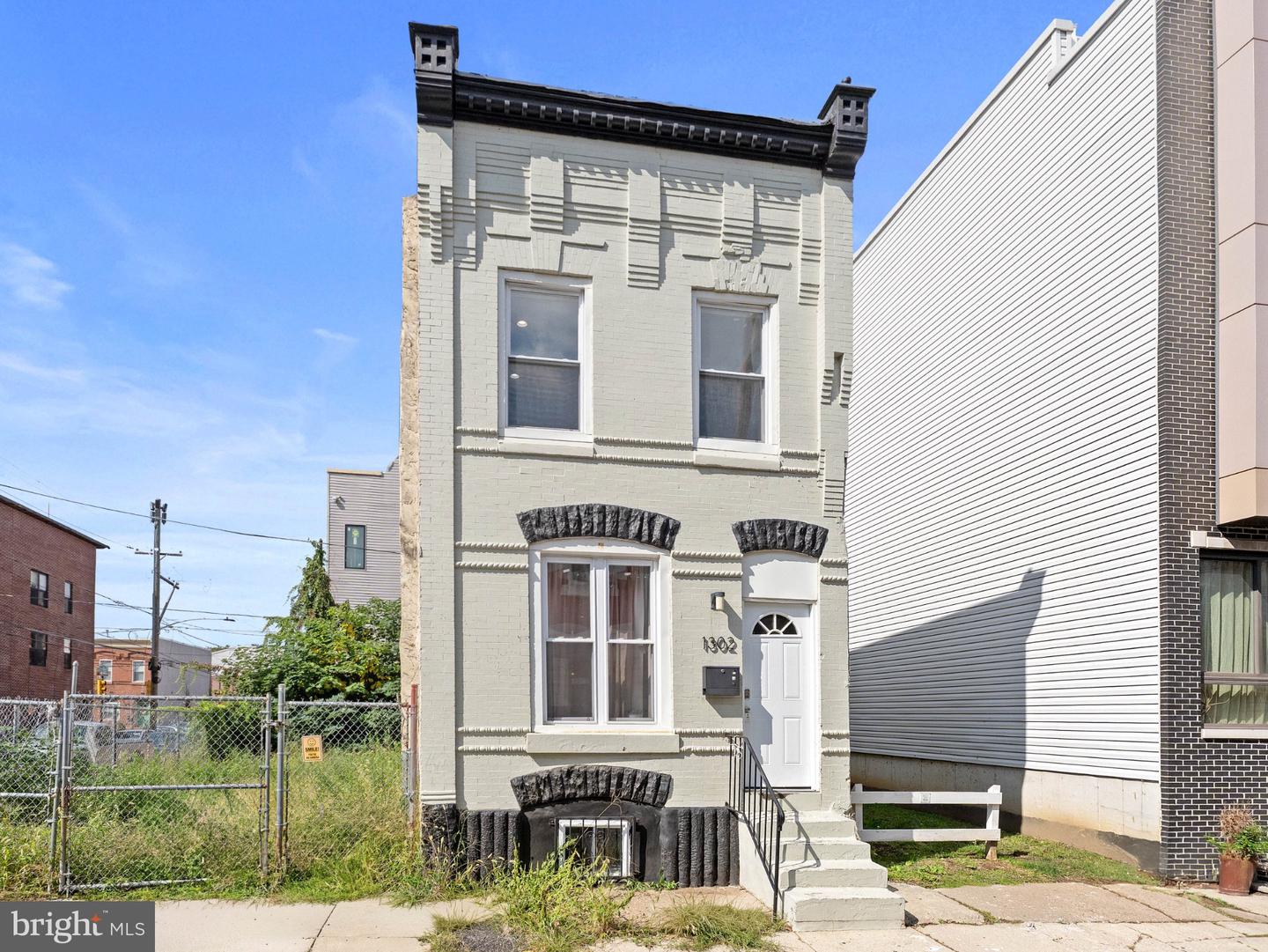1302 N Dover St Property Photo 4