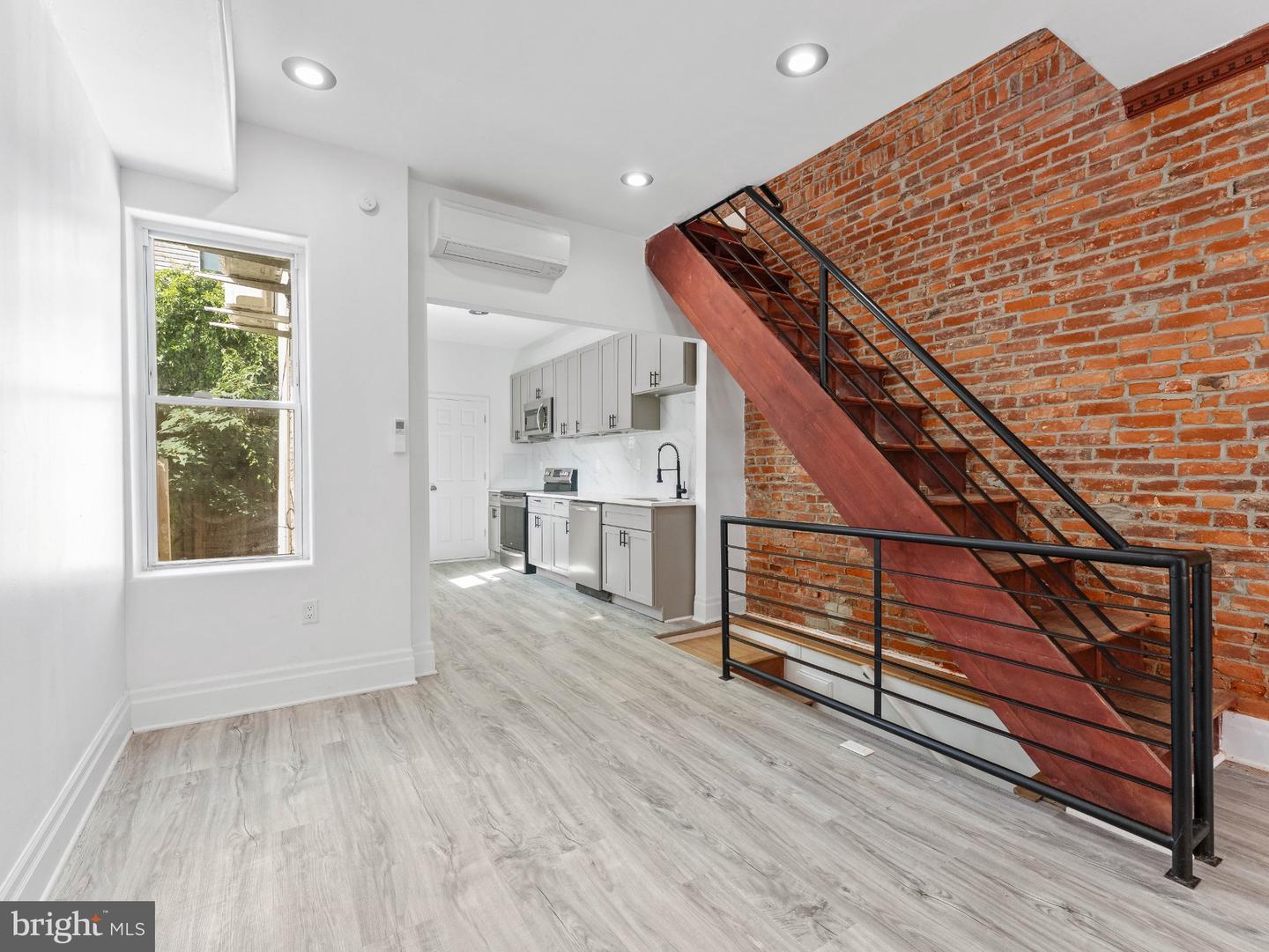 1302 N Dover St Property Photo 7