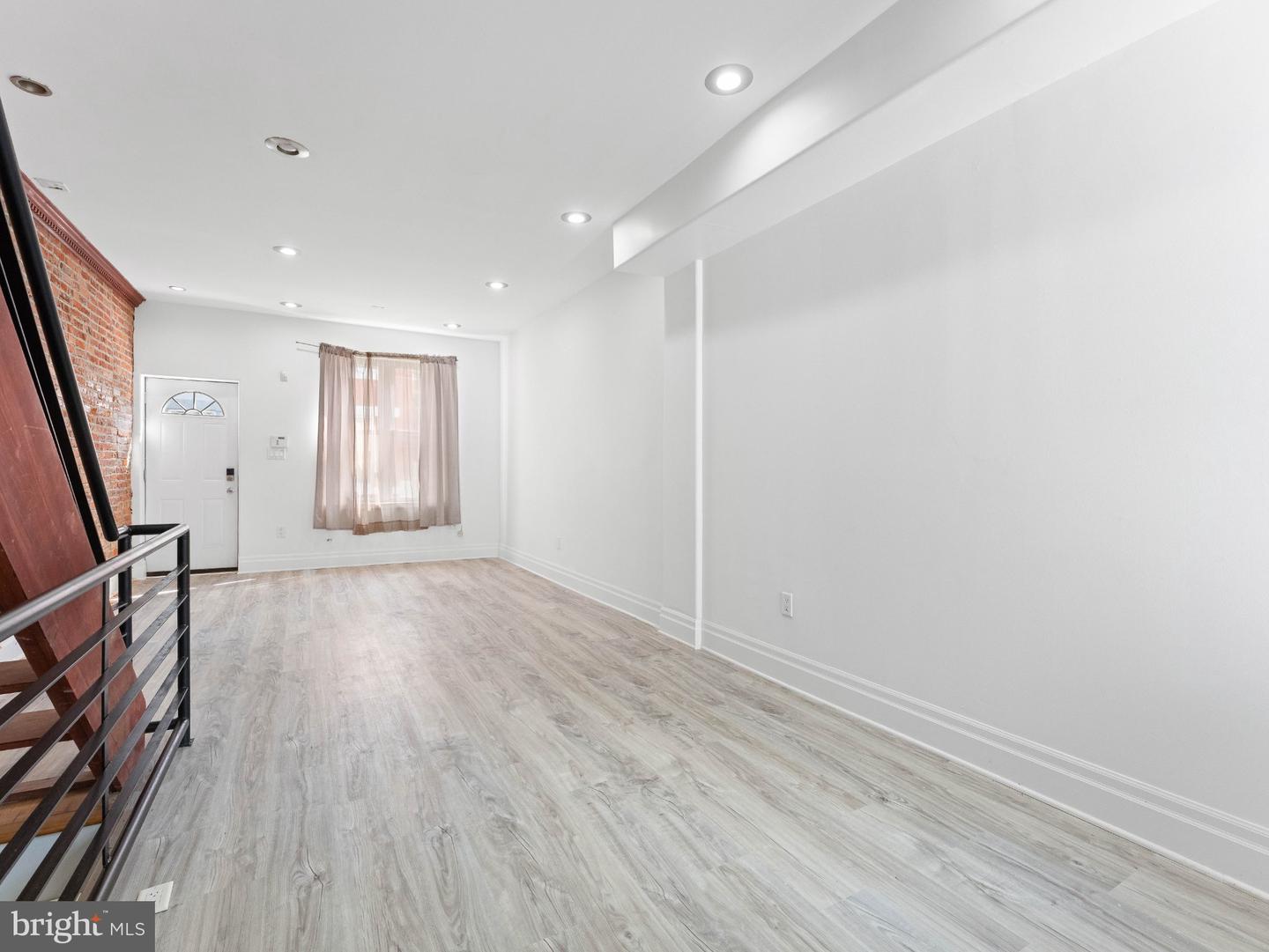 1302 N Dover St Property Photo 8