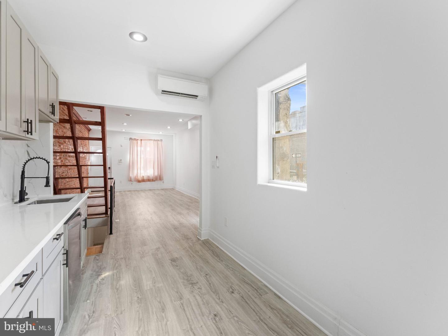 1302 N Dover St Property Photo 12