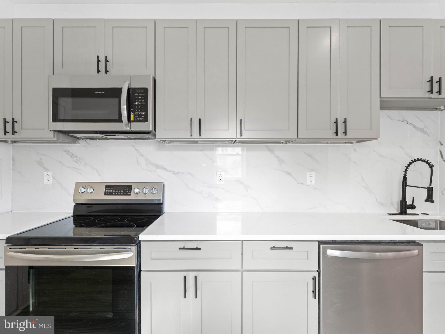 1302 N Dover St Property Photo 13