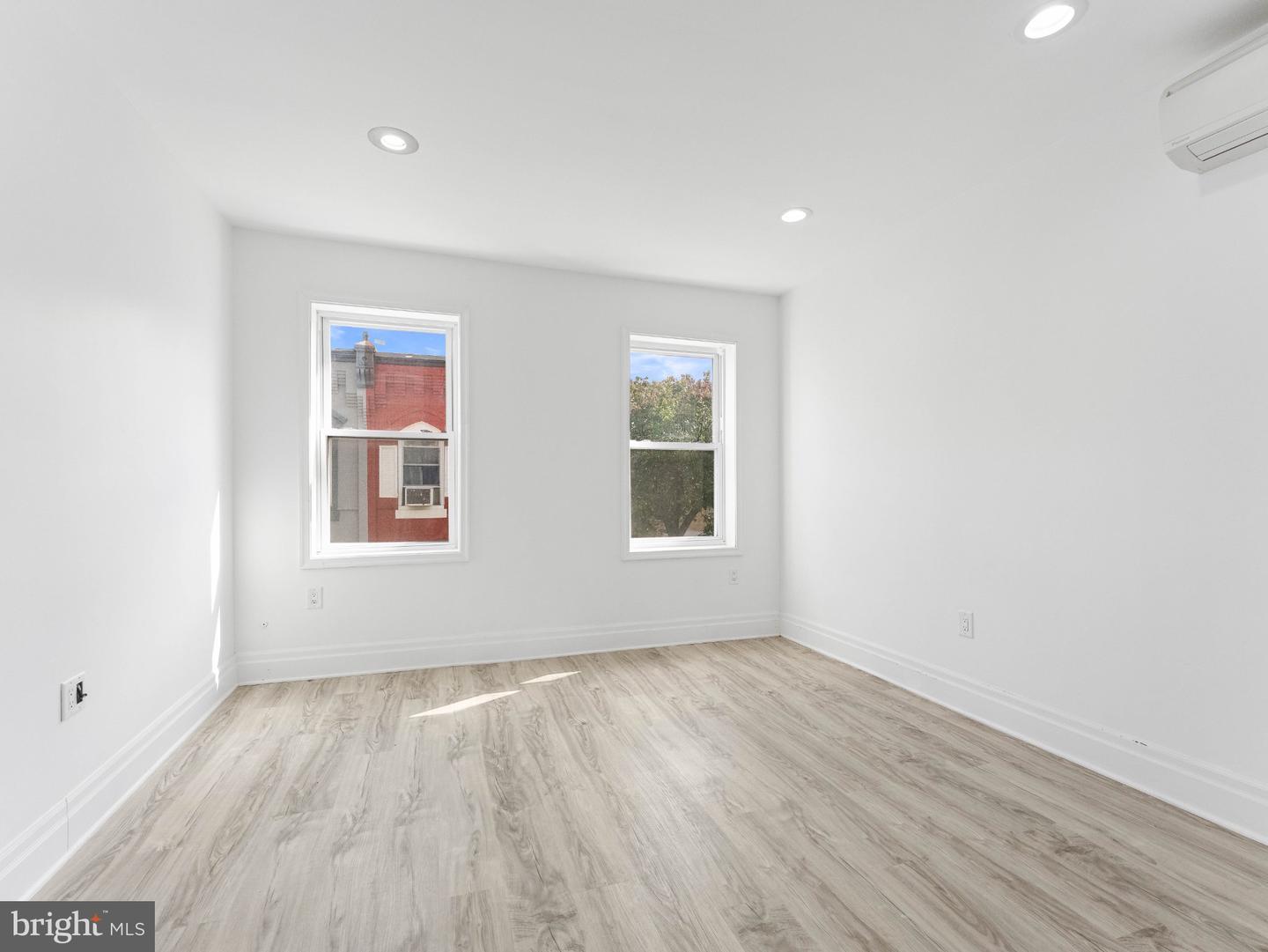 1302 N Dover St Property Photo 14