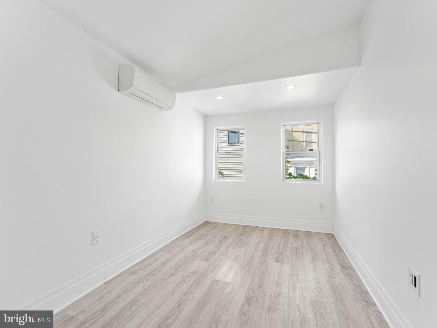 1302 N Dover St Property Photo 16