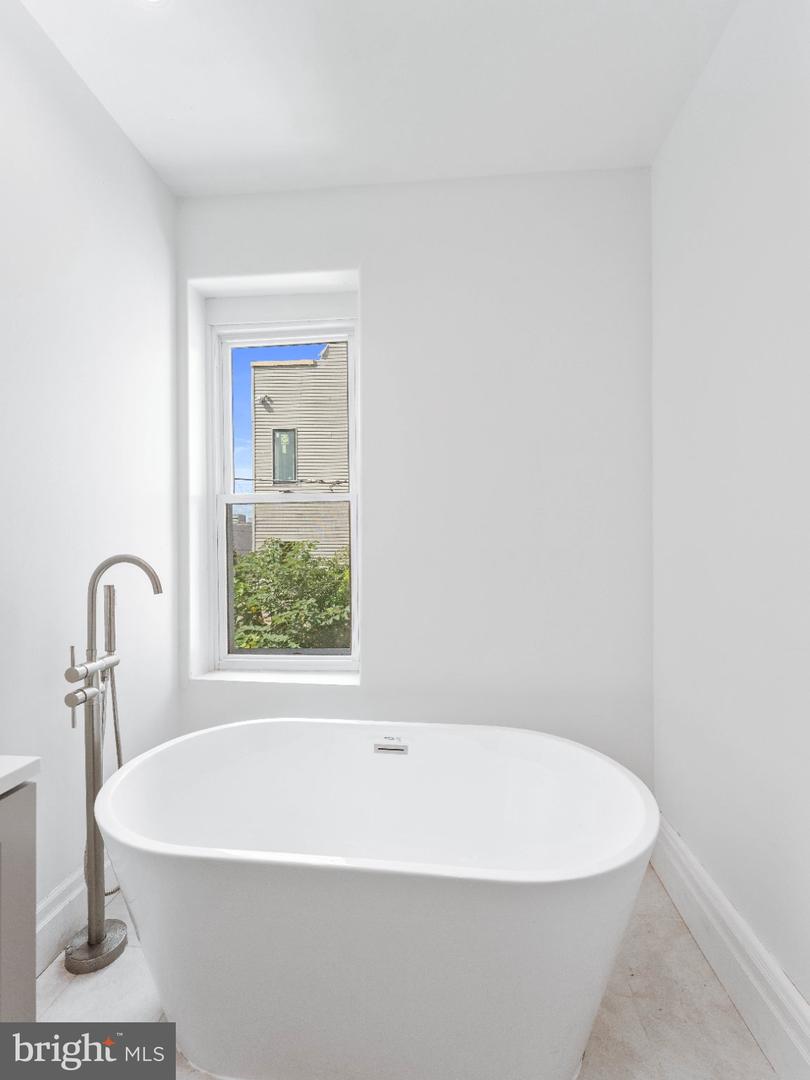 1302 N Dover St Property Photo 19