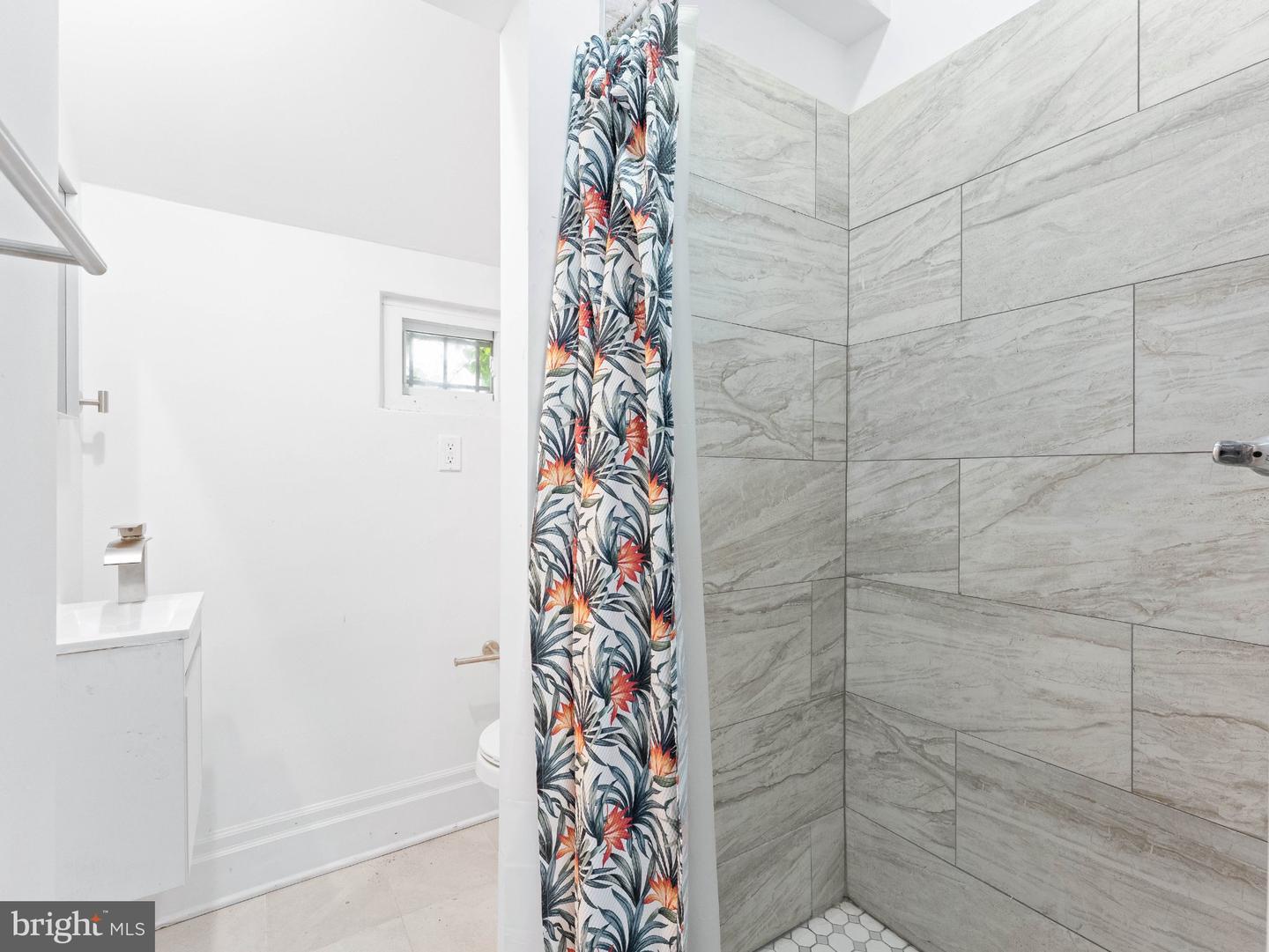 1302 N Dover St Property Photo 21