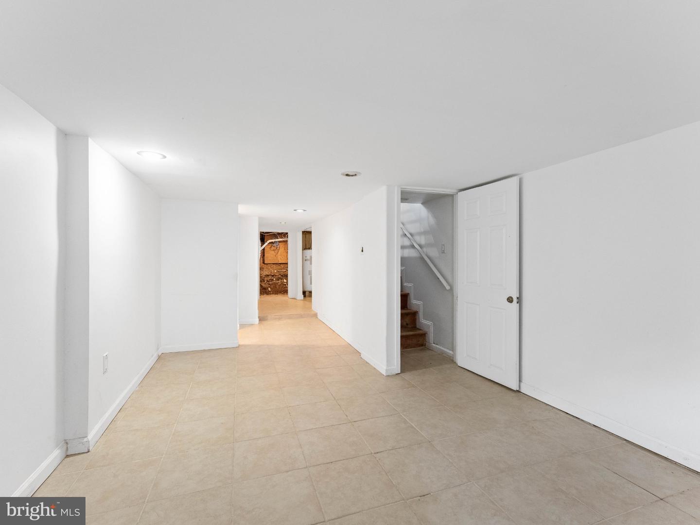 1302 N Dover St Property Photo 25