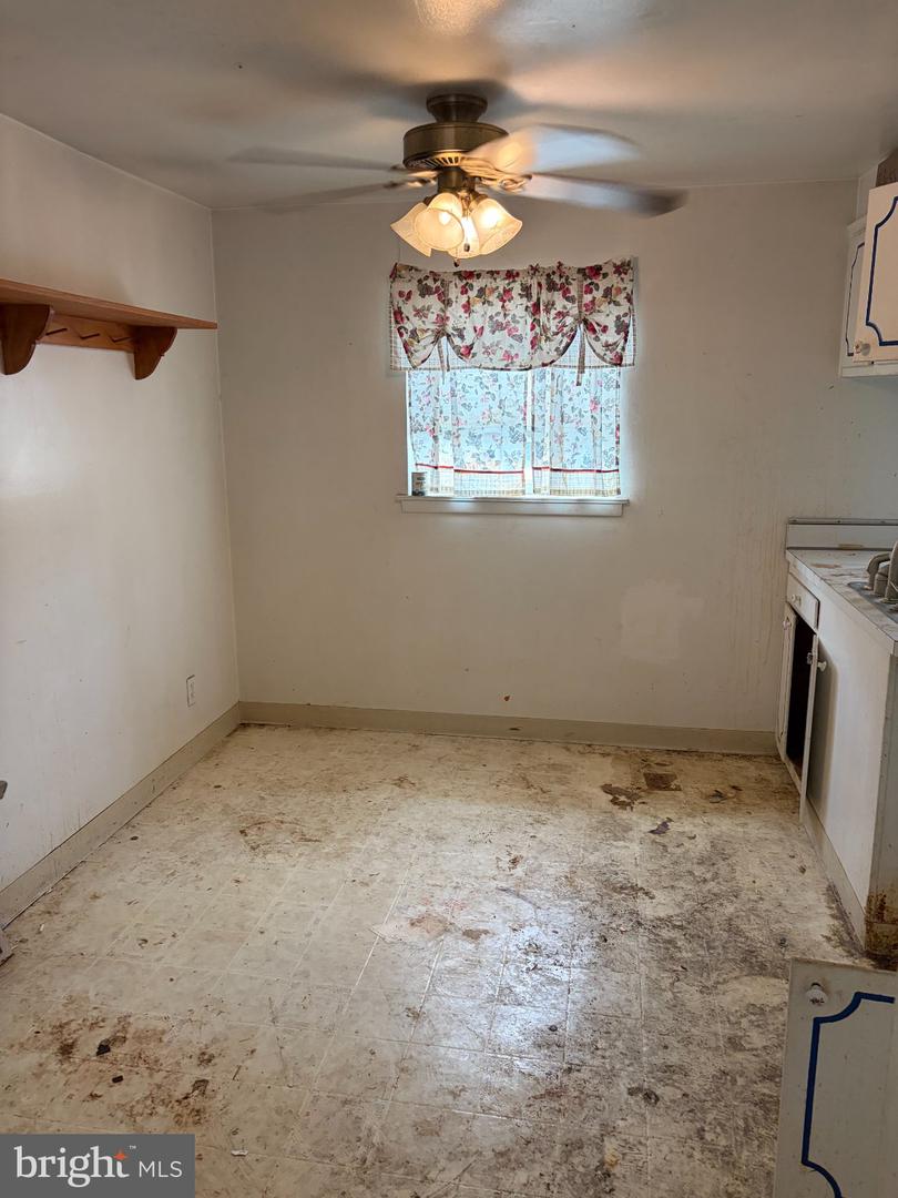 727 Arnold St Property Photo 3