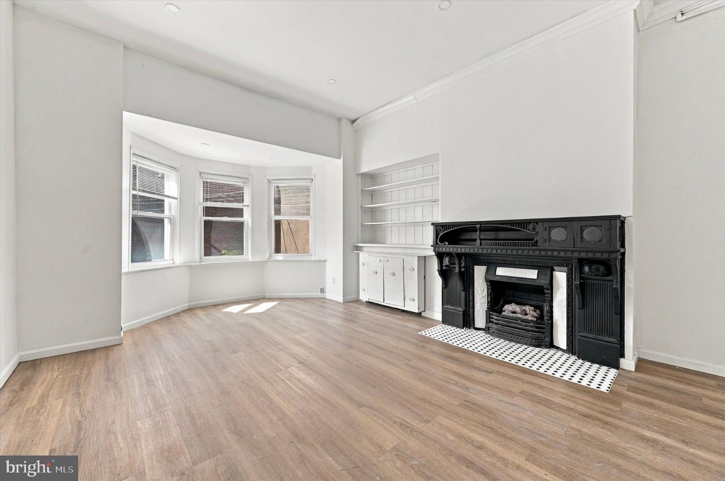 1602-00 S Broad St Property Photo 11