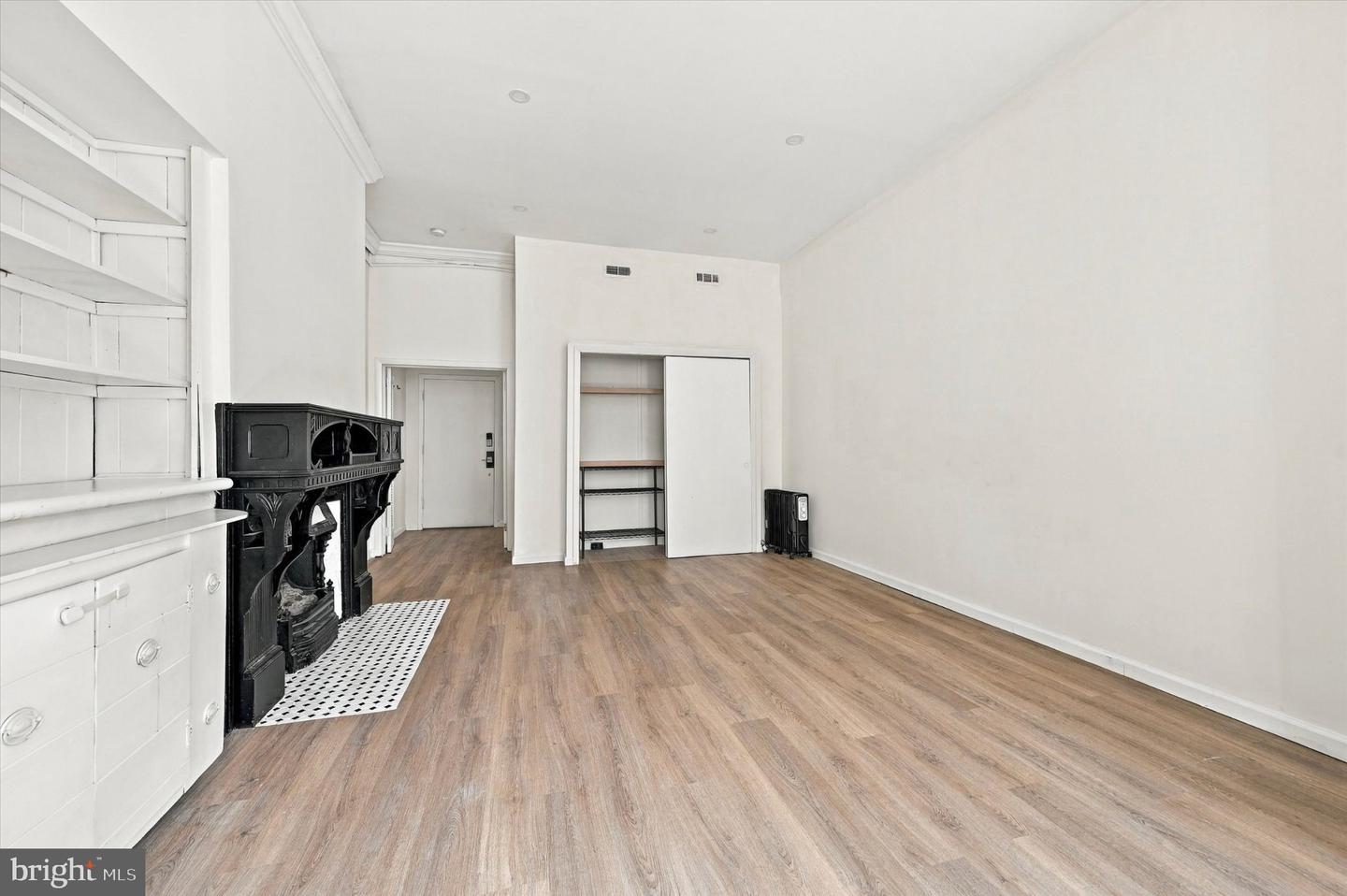 1602-00 S Broad St Property Photo 13