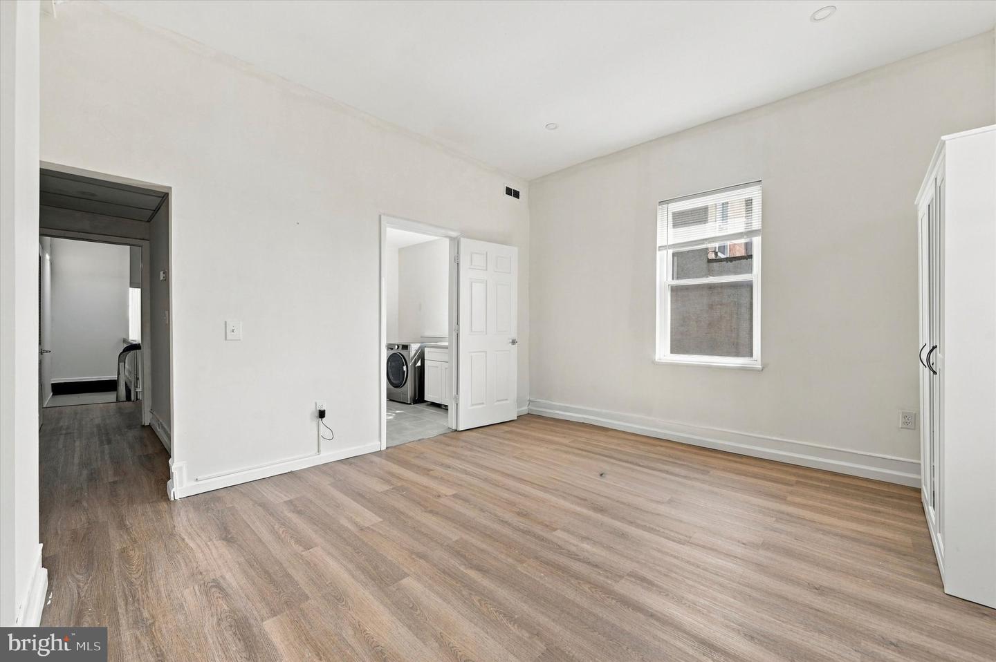 1602-00 S Broad St Property Photo 17