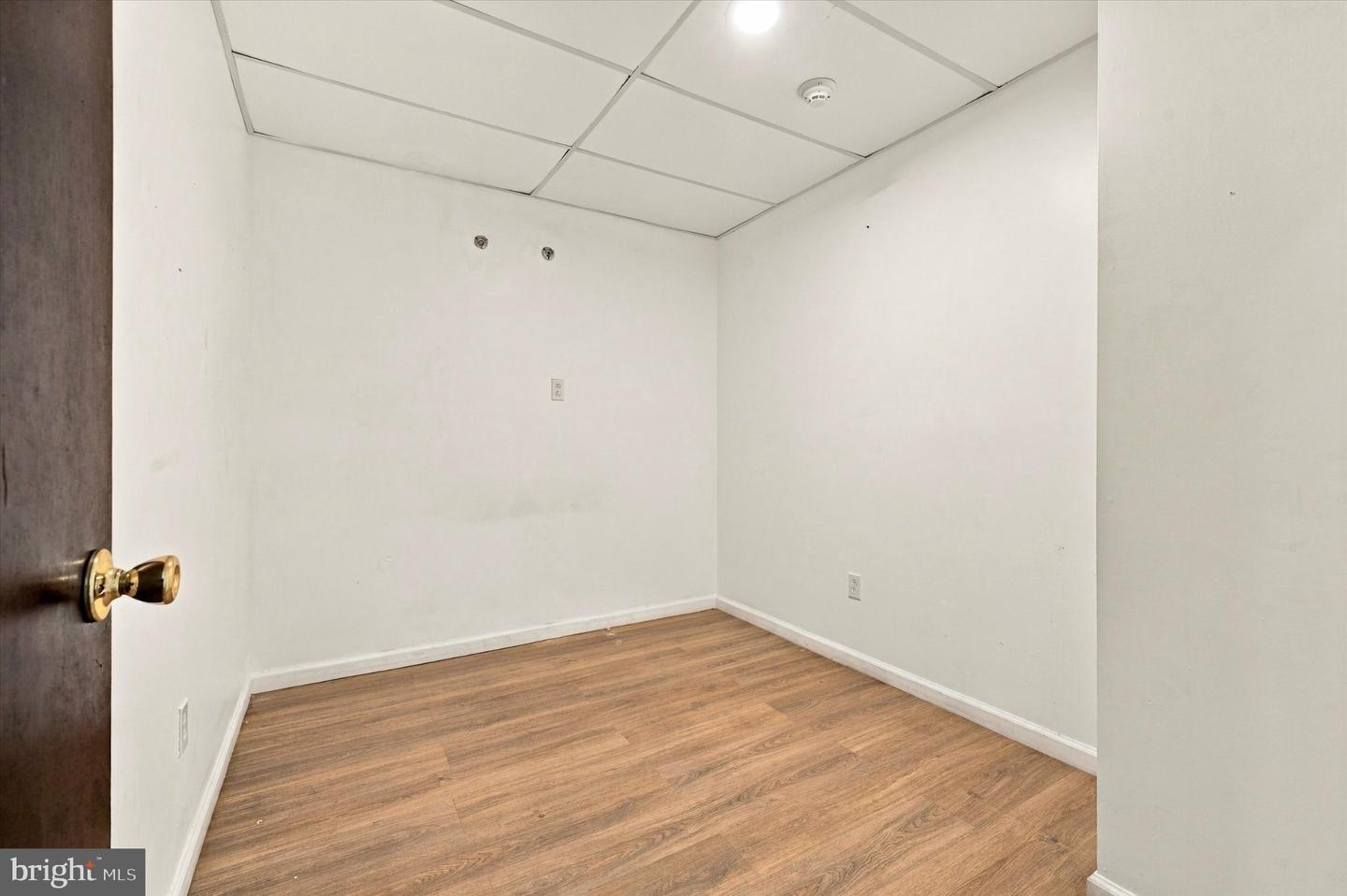 1602-00 S Broad St Property Photo 29