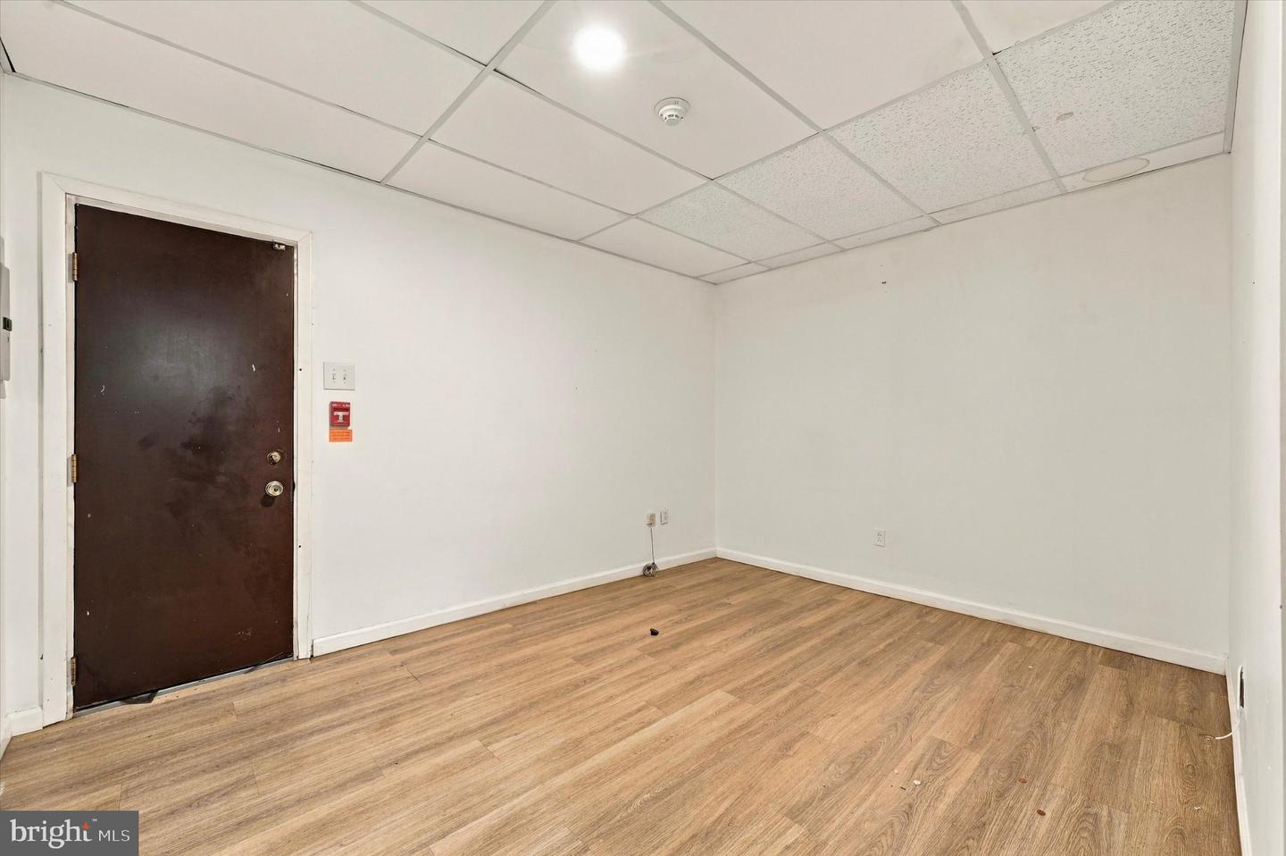 1602-00 S Broad St Property Photo 32