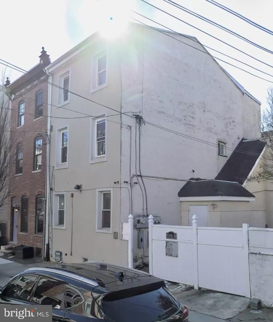 1528 N MASCHER ST #2 Property Photo 1