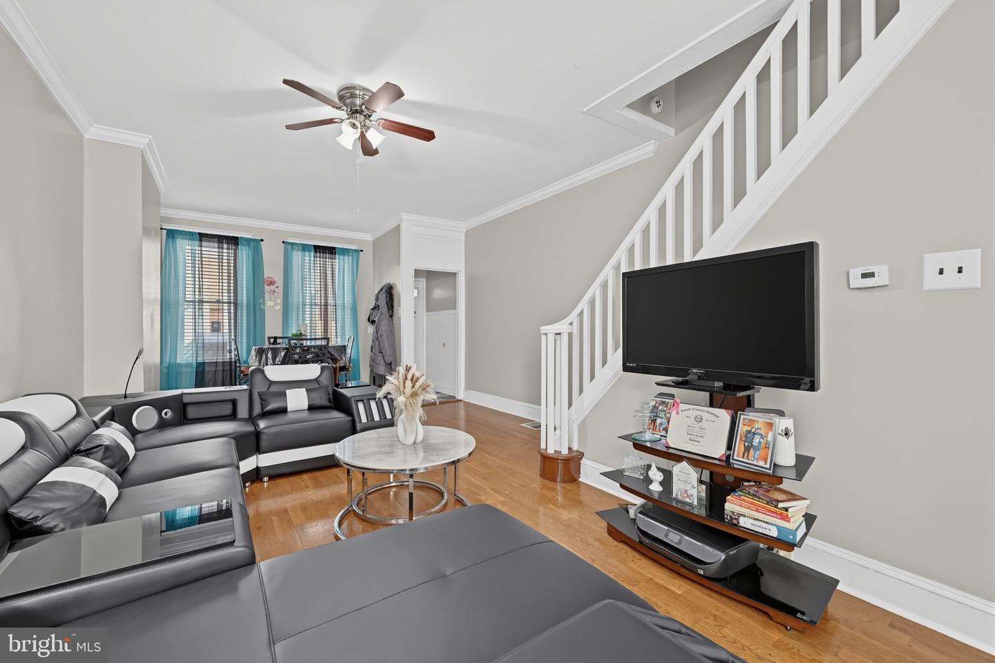 3045 Livingston St Property Photo 6