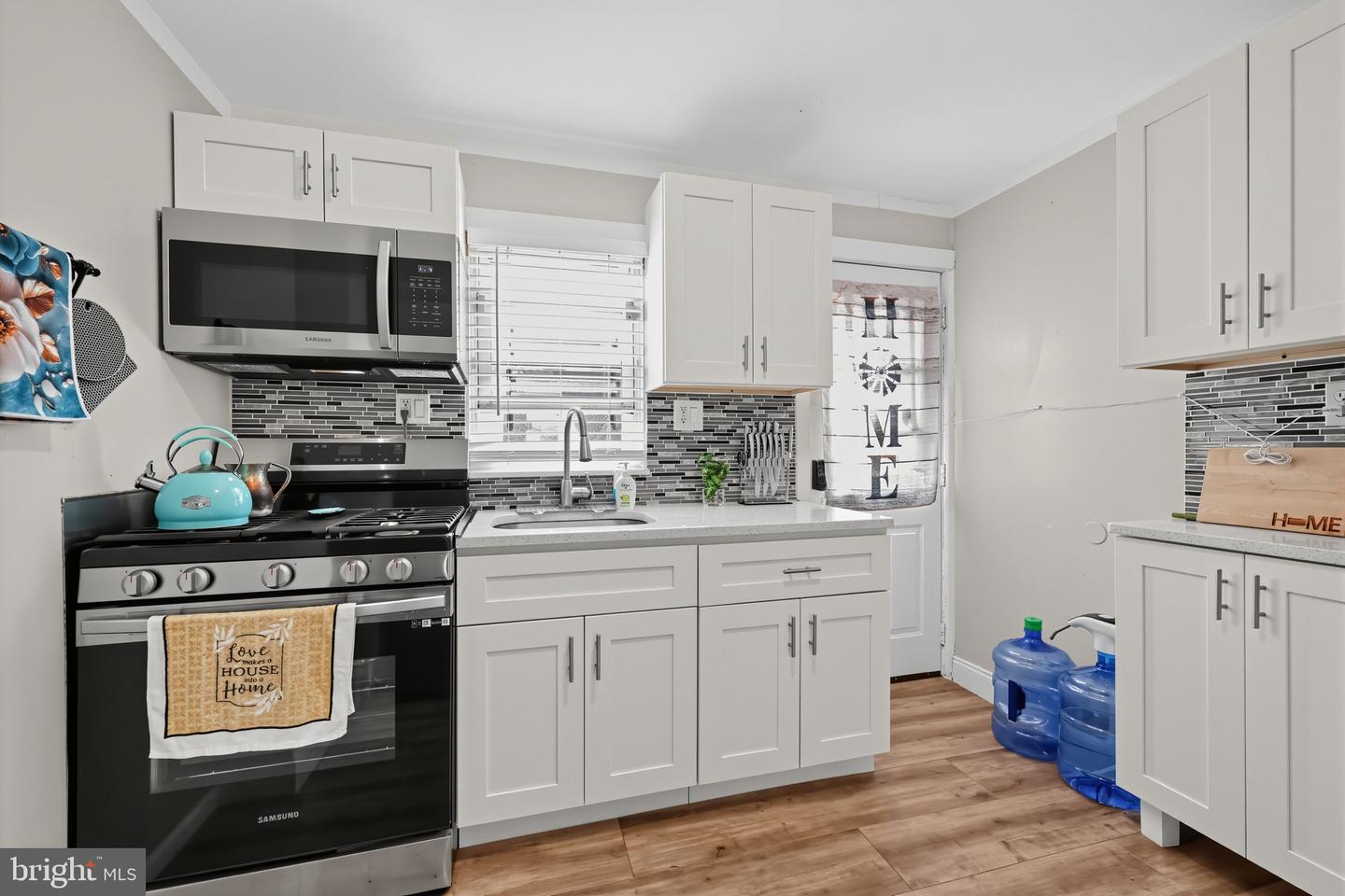 3045 Livingston St Property Photo 13