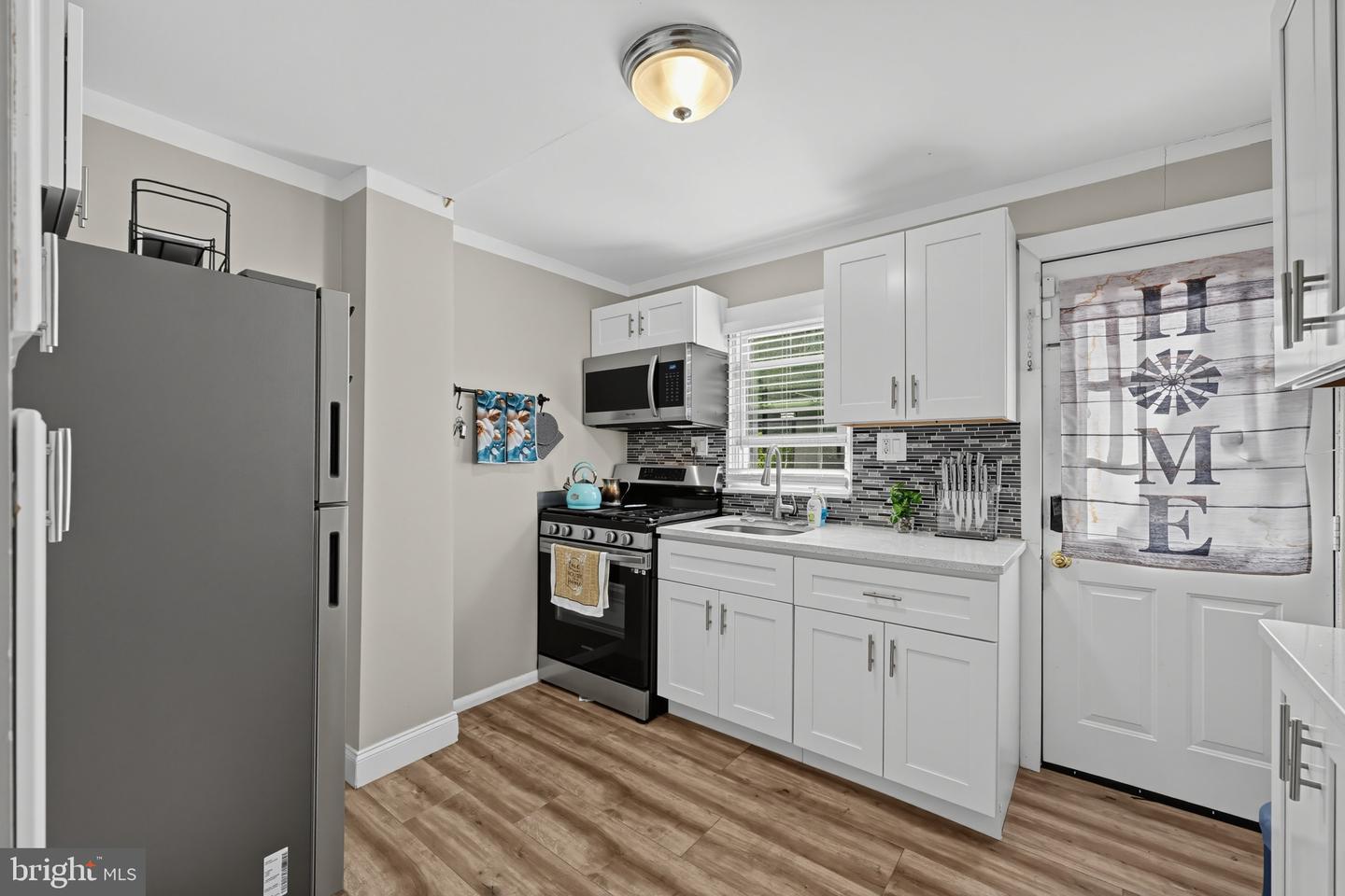 3045 Livingston St Property Photo 14