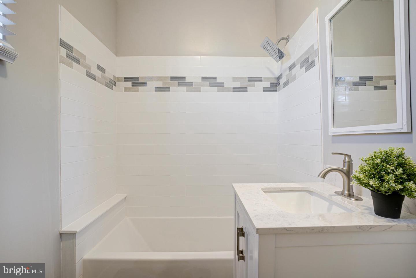 3045 Livingston St Property Photo 15