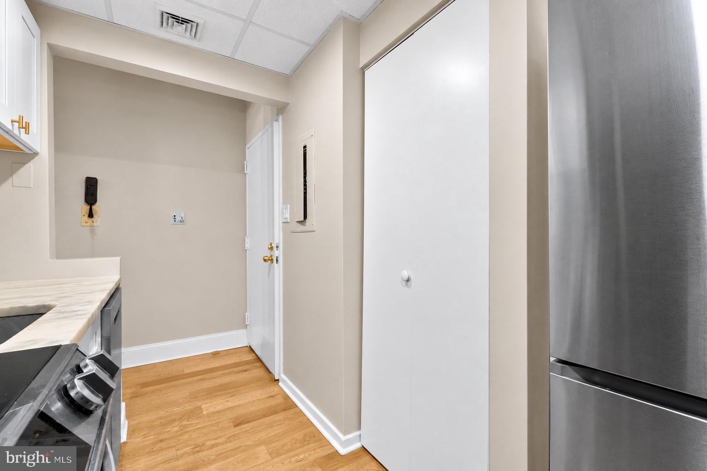 1716-00 Wallace St #202 Property Photo 13