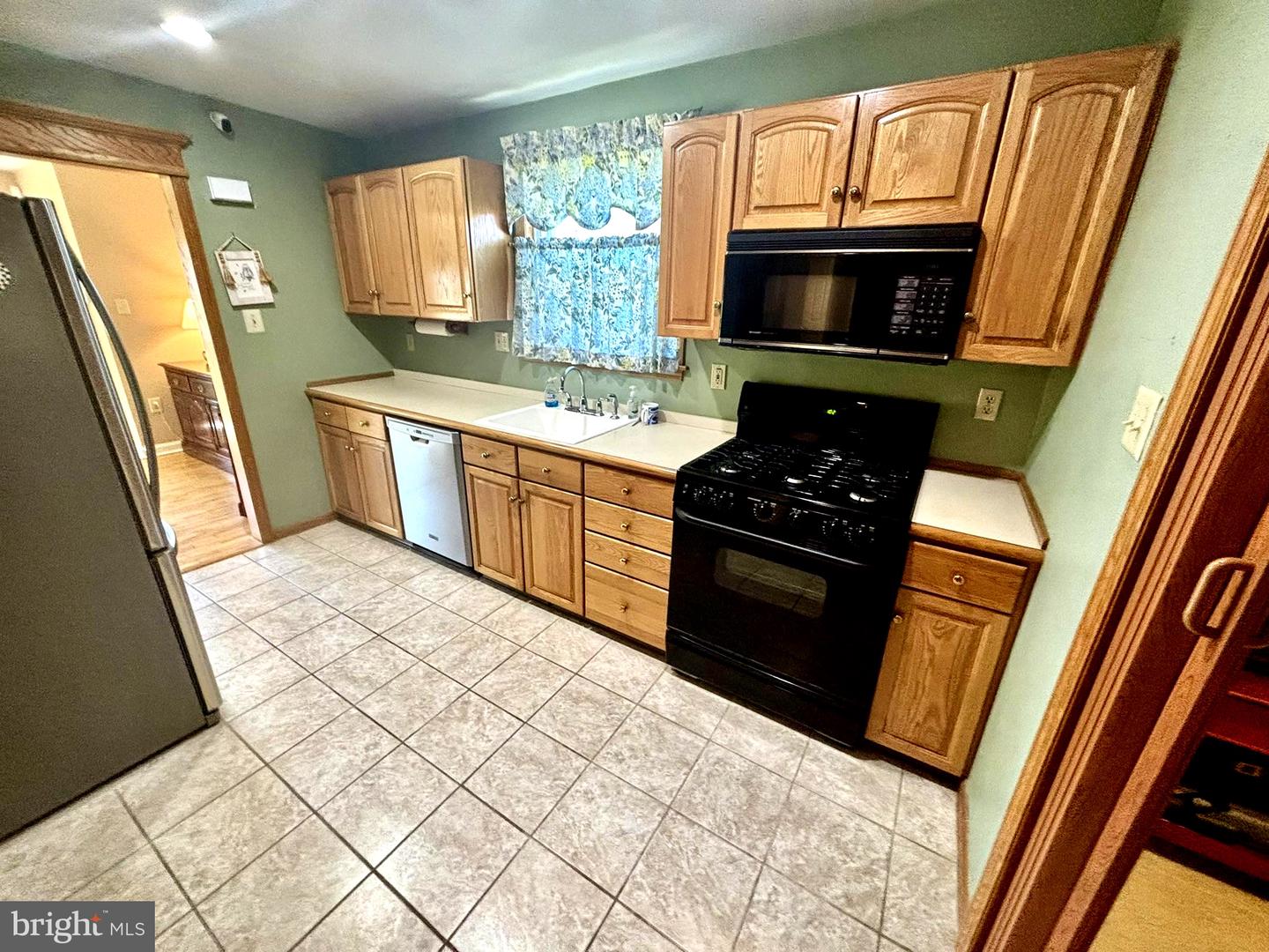 8108 Albion St Property Photo 6