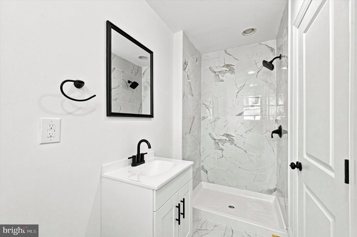 2428 E Huntingdon St Property Photo 9