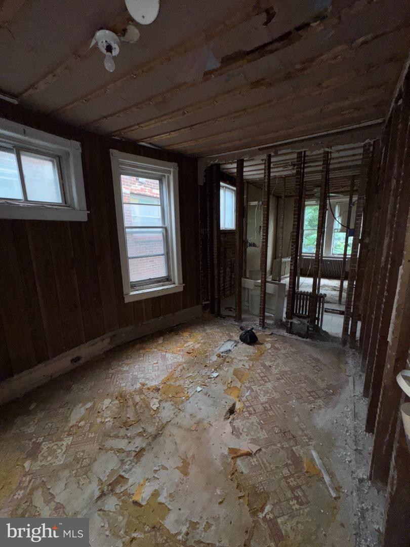 643 S 60th St Property Photo 17
