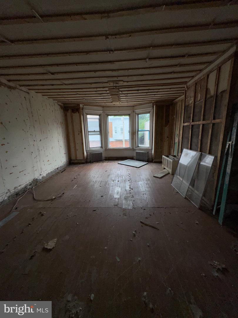 643 S 60th St Property Photo 20