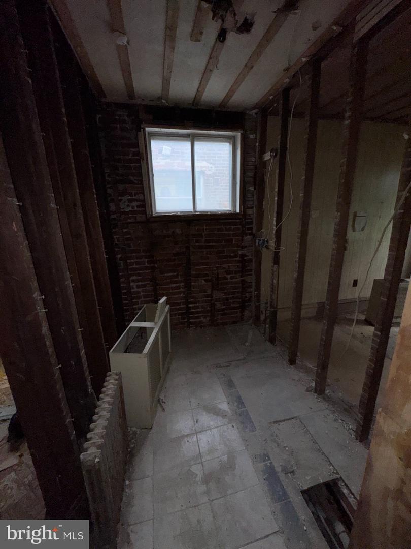 643 S 60th St Property Photo 22