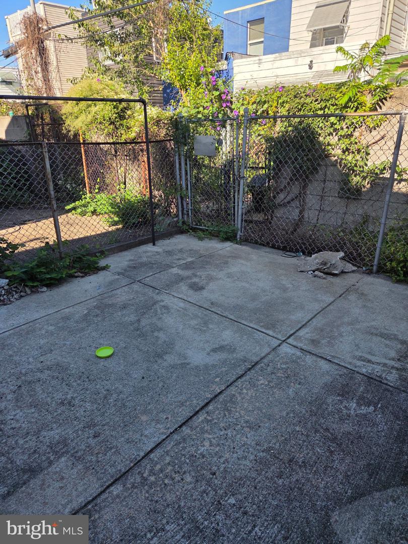 2345 E Hazzard St Property Photo 5