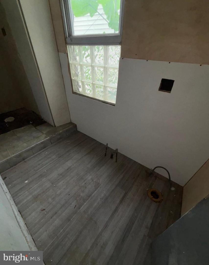3141 Richmond St Property Photo 5