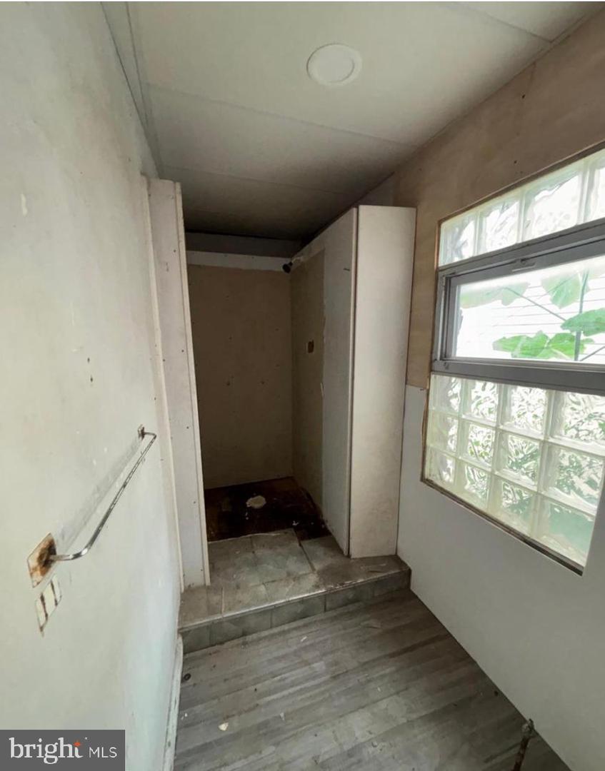 3141 Richmond St Property Photo 10