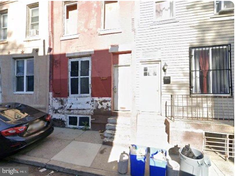 2342 N BEECHWOOD ST Property Photo 1